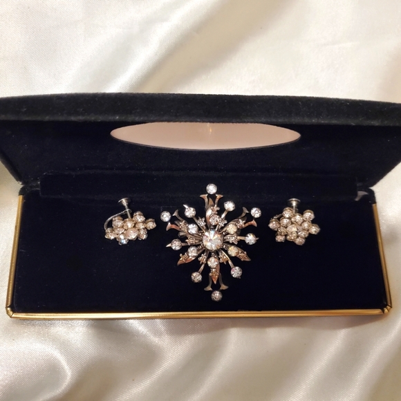Vintage Jewelry Set, Vintage Earrings Clear Rhinestones, Vtg Brooch Rhinestones - Picture 3 of 11